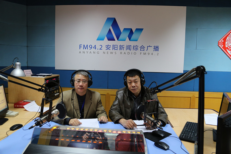 益和熱力公司董事長(zhǎng)、總經(jīng)理?xiàng)钣婪逶谖沂芯W(wǎng)上市民之家與廣大用戶群眾及網(wǎng)友進(jìn)行了在線交流溝通
